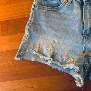 Levi’s High Waisted Cut-Off Shorts